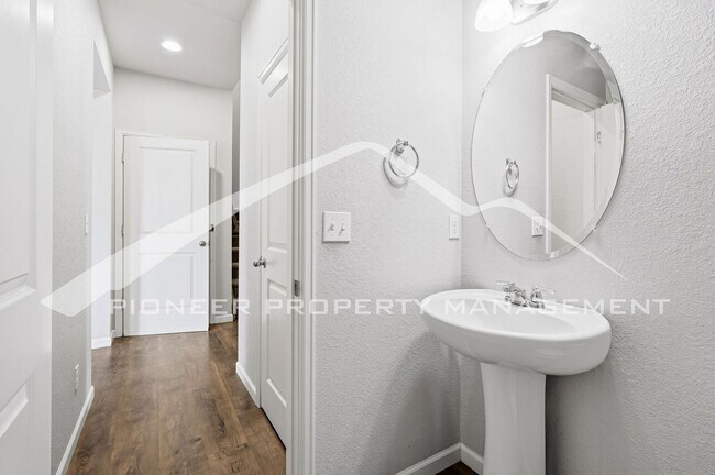 Building Photo - Spacious Home with Central AC and 3 Car Garage