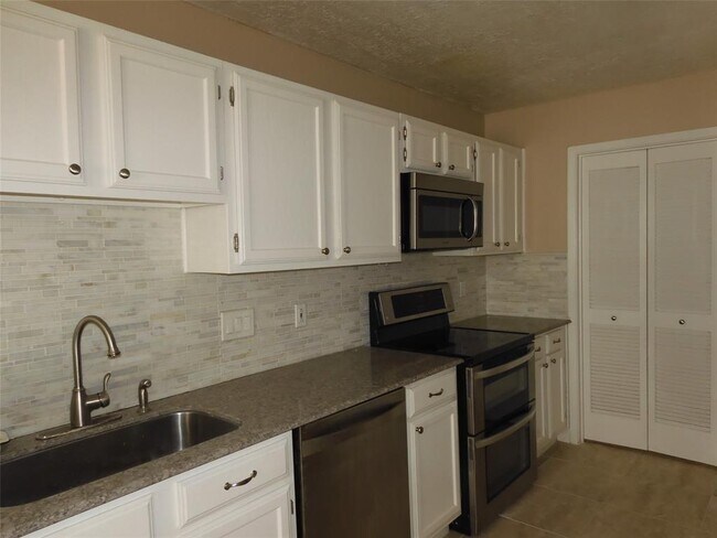Foto del edificio - 412 Forest Hills Dr