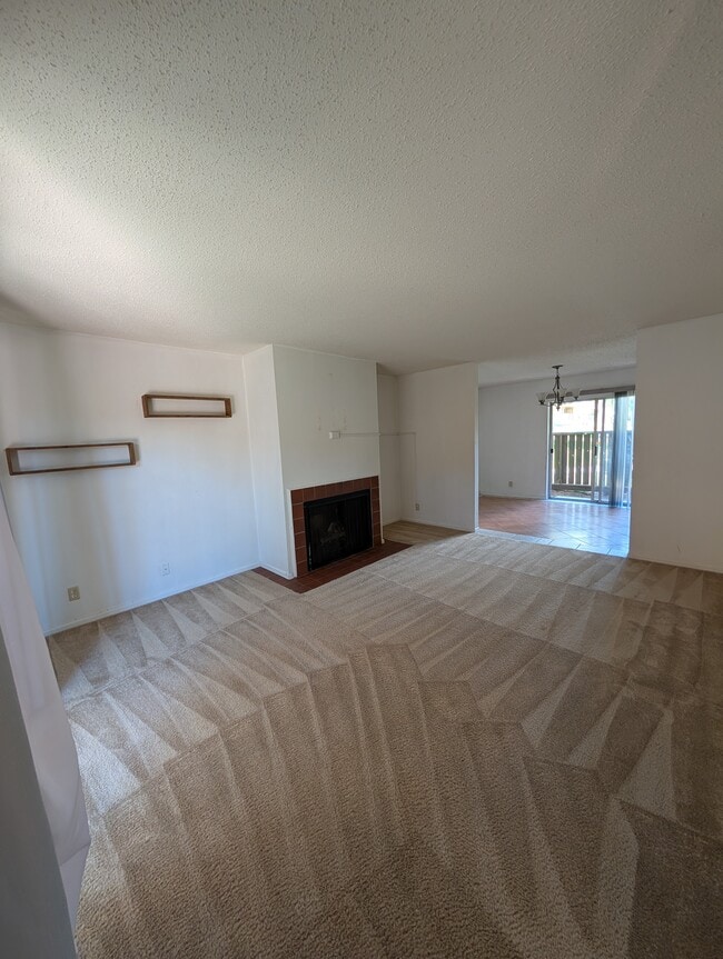 Building Photo - 1644 Lomaland Dr