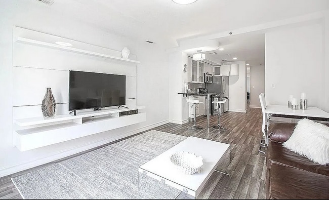 Foto del edificio - 536 N Van Ness Ave