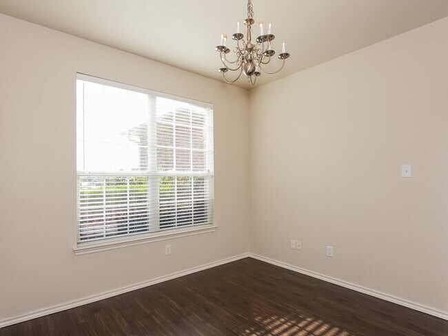 Foto del edificio - 12716 Chattaroy Ln
