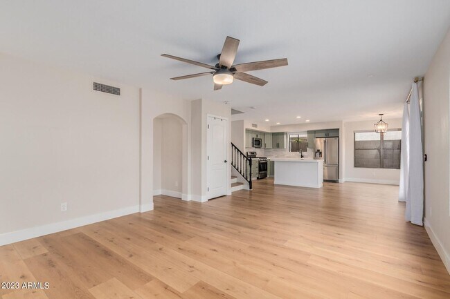 Foto del edificio - 4 BEDROOM 2.5 BATH 2 STORY LOVELY HOME 2,041 SQ FT SINGLE FAMILY HOME