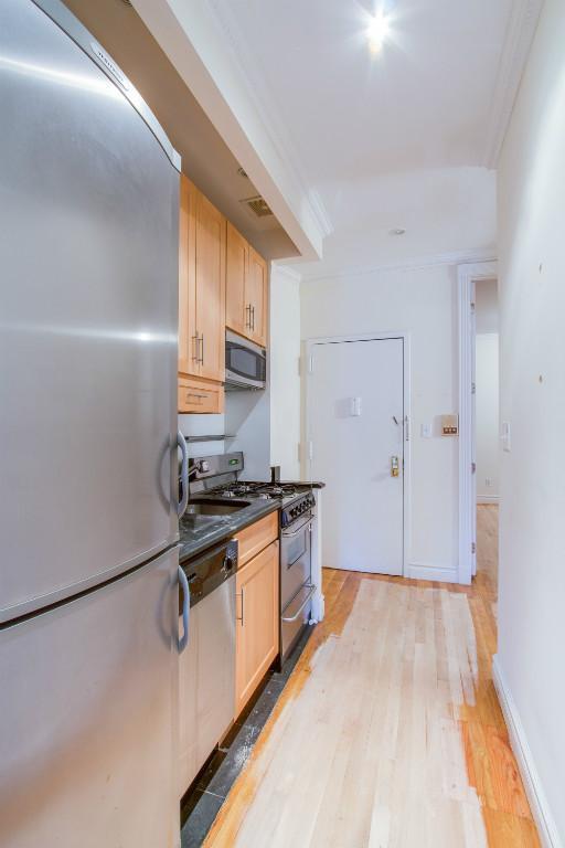 Foto del edificio - 336 E 18th St