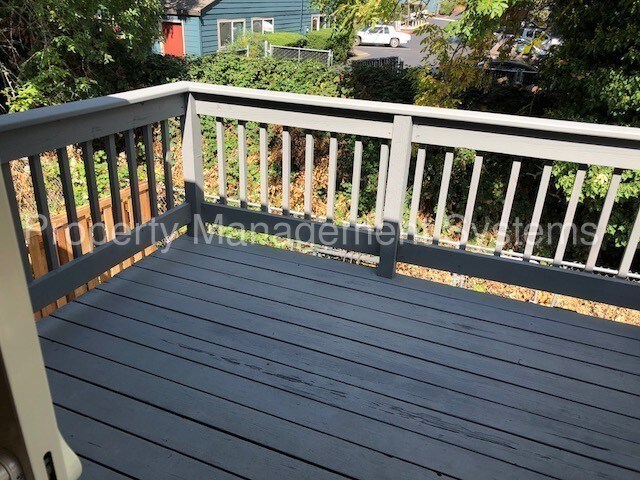 Building Photo - Lovely 2br 1bth-875 sq ft, 2 parking spaces