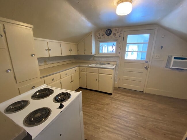 Building Photo - 414 N 9th St