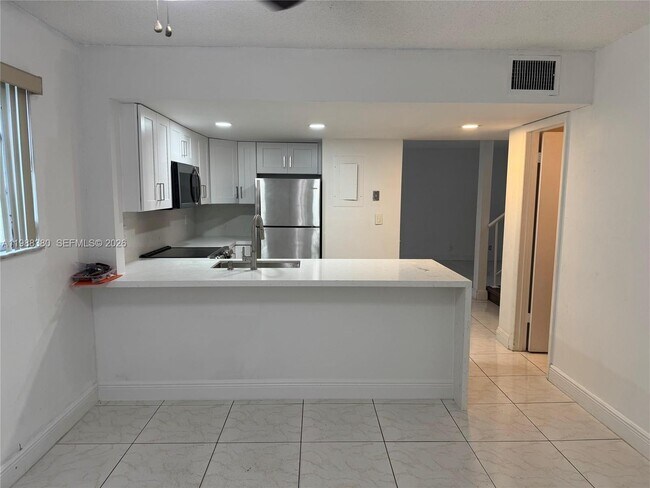 Building Photo - 8031 Lagos De Campo Blvd