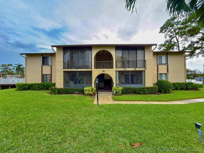 Foto del edificio - 232 Pine HOV Cir