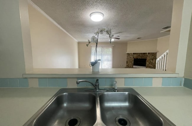 Foto del edificio - 2 Bedroom Townhome in Lexington Square