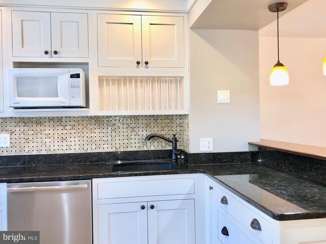 Building Photo - 10 Donagh Ct