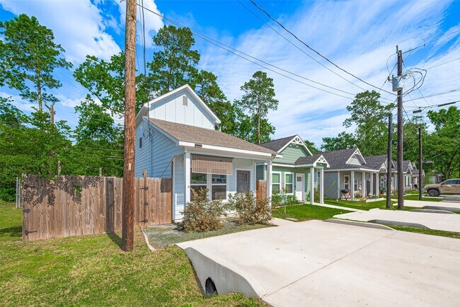 Building Photo - 16442 Eastchase St