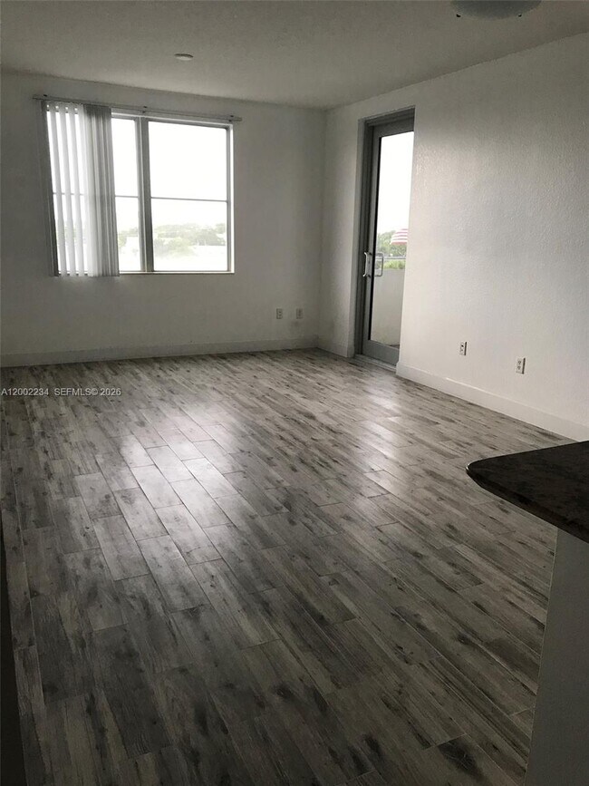 Foto del edificio - 1830 Radius Dr