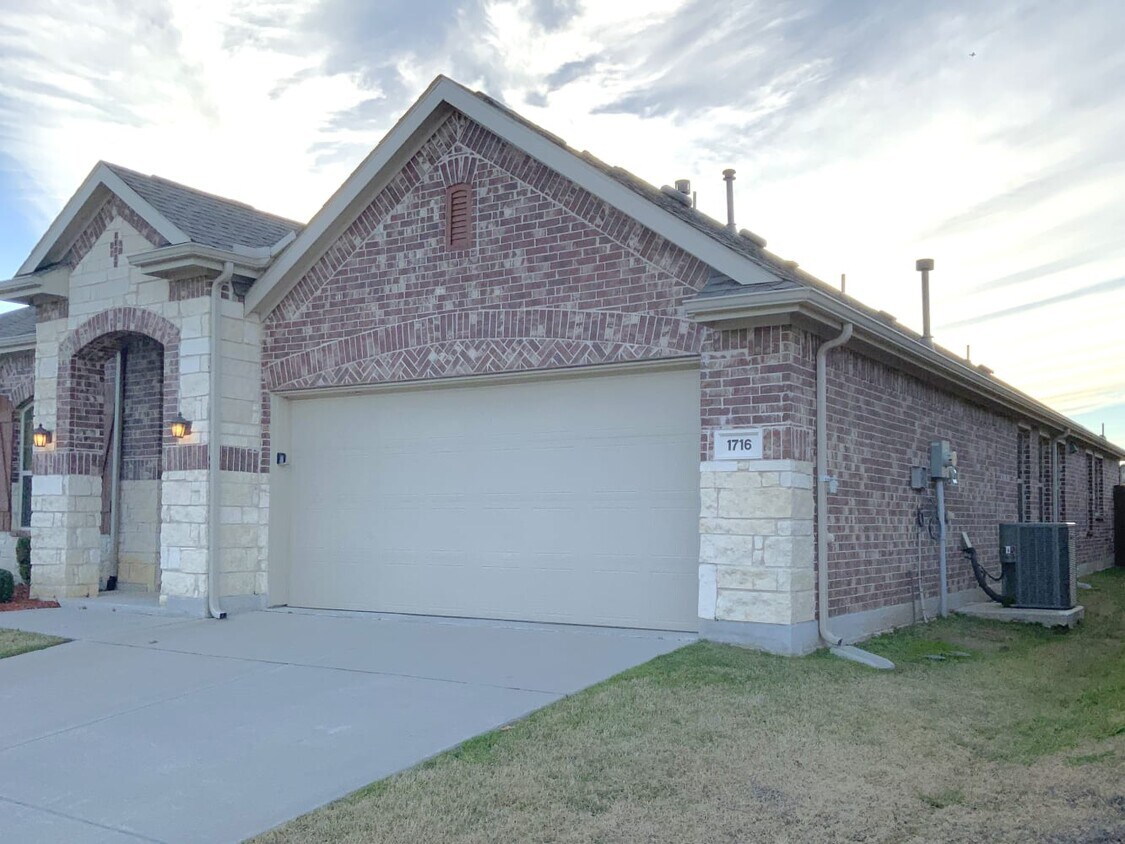 1716 Angus Dr House Rental in Little Elm, TX