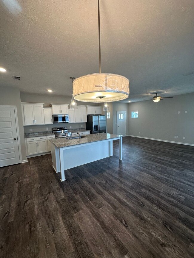Building Photo - Brand New Luxury Townhome! 3 BR, 2.5 BA