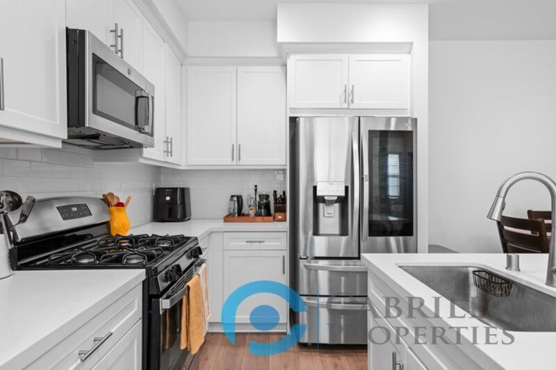 Foto principal - 341 Stillwater Ct