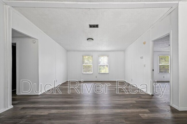 Building Photo - 513 Fairview Dr