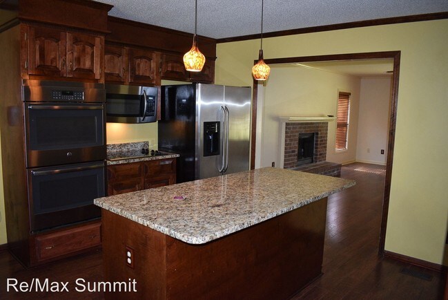 Building Photo - 4 br, 2.5 bath House - 3015 Old Spring Road