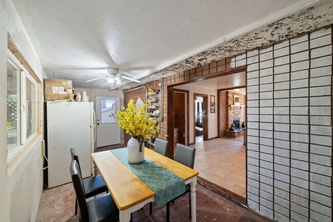 Foto del edificio - Charming 3 Bedroom Home Plus Casita. Pet F...