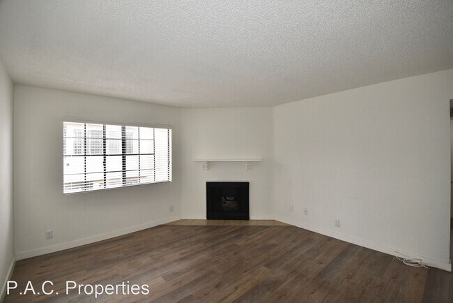 Foto del edificio - 2 br, 2 bath Apartment - 11225 Huston Stre...