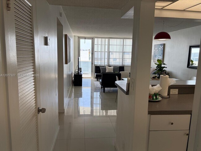 Foto del edificio - 3725 S Ocean Dr