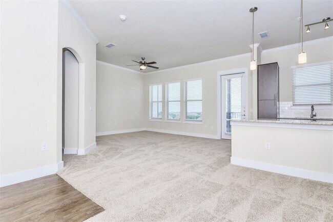 Foto del edificio - 7600 S Mason Rd