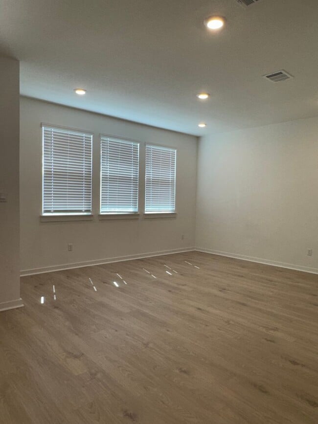 Building Photo - 2516 Liam Aurora Ln