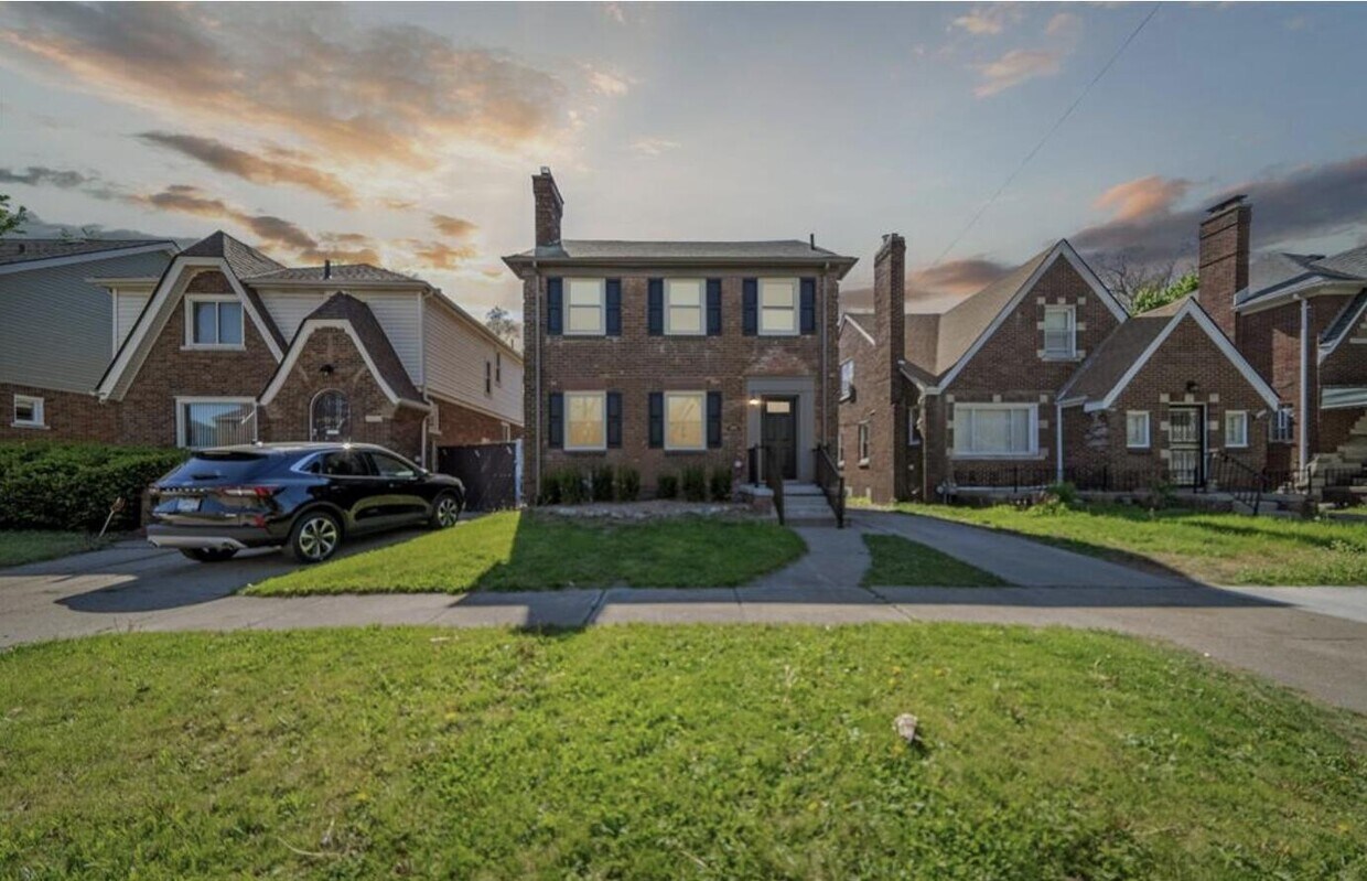 Foto principal - 18941 Santa Rosa Dr
