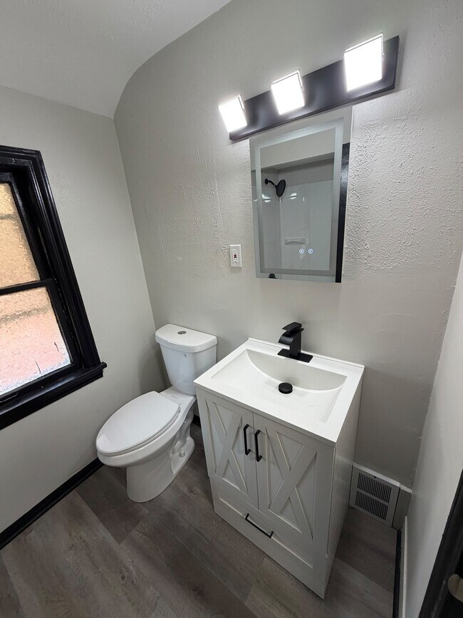 Foto del edificio - 5481 Dalewood Ave