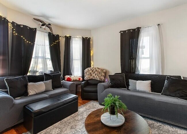 Foto del edificio - 1037 Cove Rd