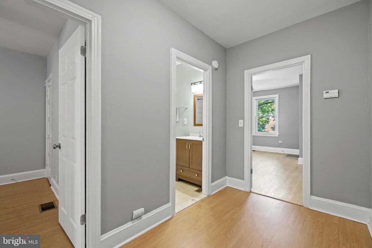 Primary Photo - 217 Adams St NE