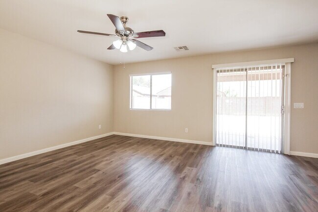 Foto del edificio - 8465 W Riley Rd