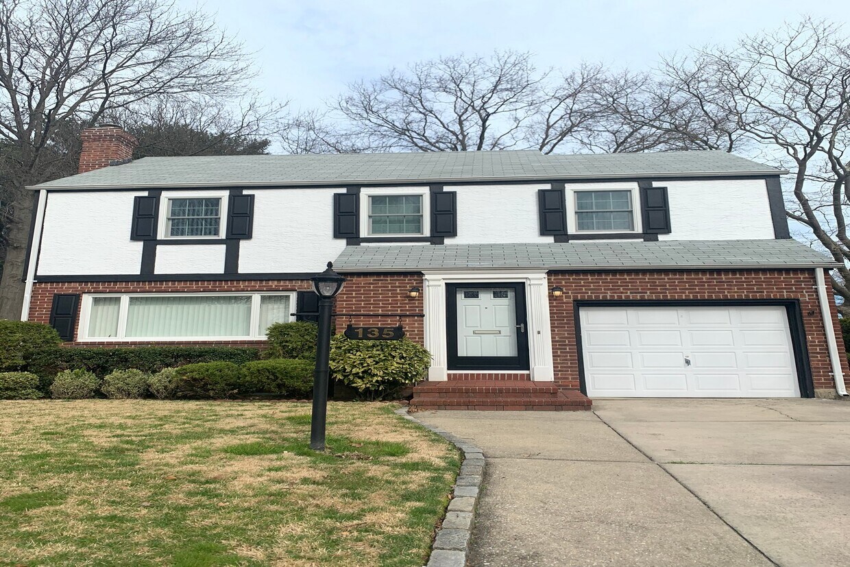 Foto principal - 135 Poplar St