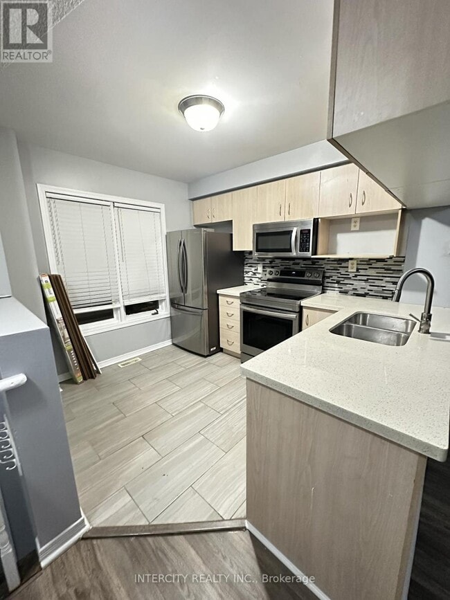 Photo du bâtiment - 1635 Pickering Pkwy