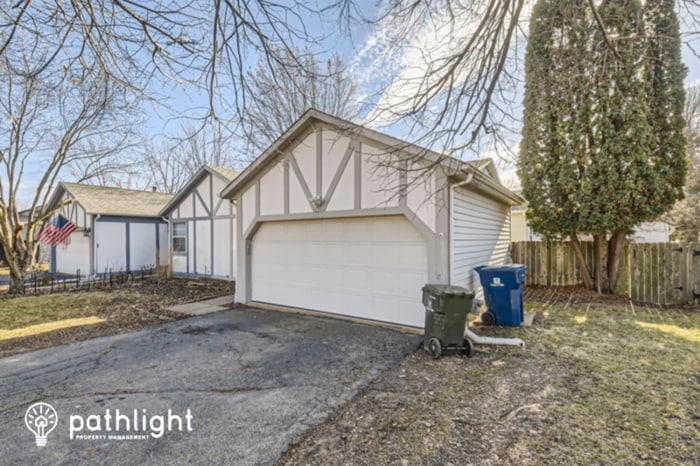 Primary Photo - 536 Fessler Ave, Naperville, IL, 60565