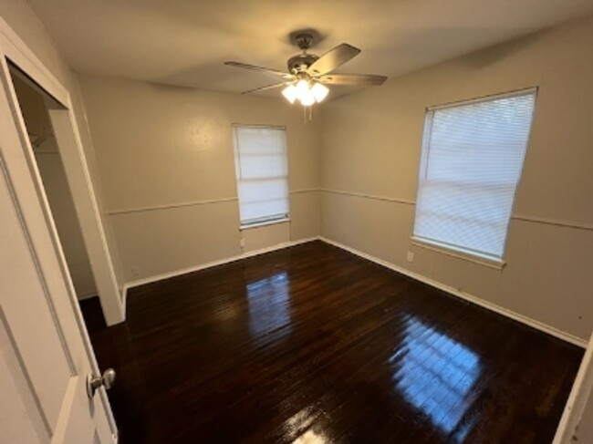 Foto del edificio - Gorgeous Refinished Hardwood Floors!! 3/1 ...