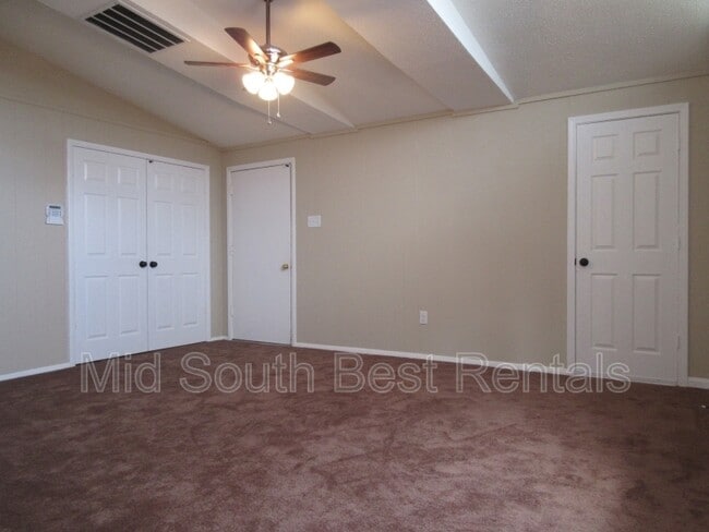Building Photo - 1557 Gowan Dr
