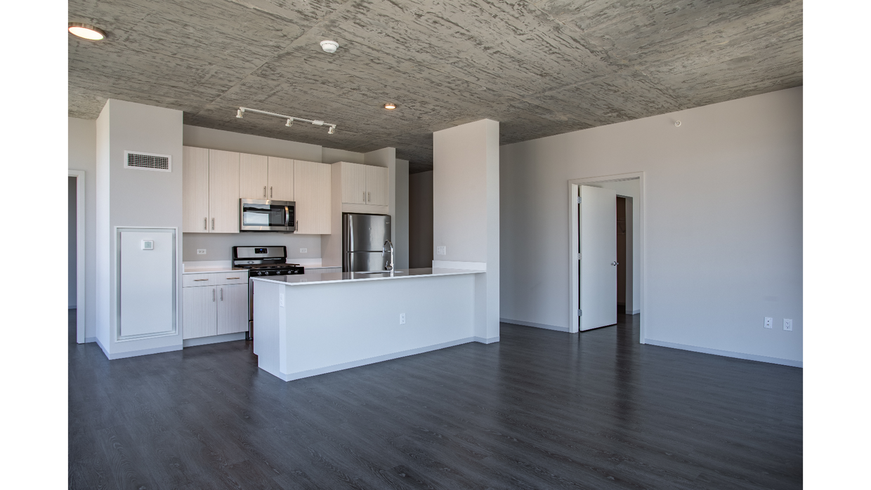Kitchen - 601 S Clark St