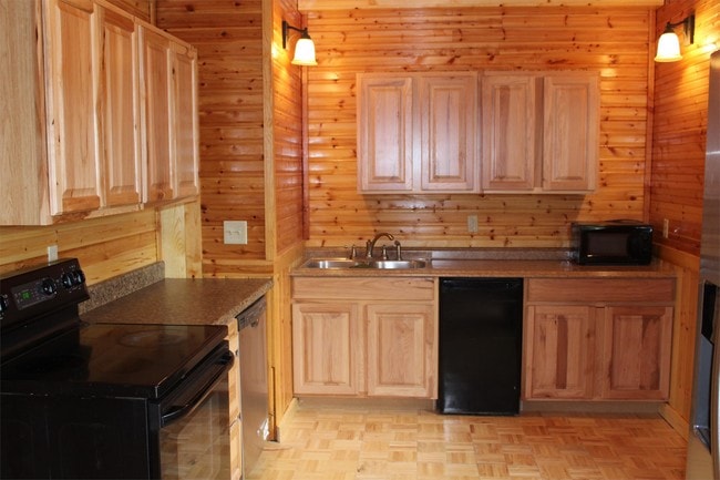 Building Photo - 127 Mountain View Dr