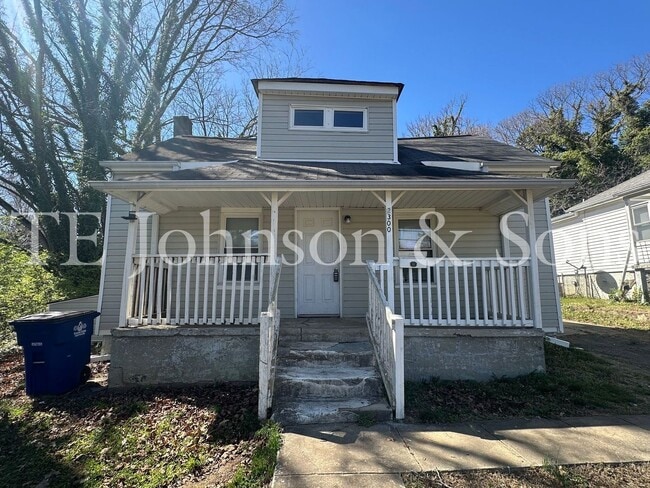 Charming 3-Bedroom Home with Spacious Yard... - Charming 3-Bedroom Home with Spacious Yard...