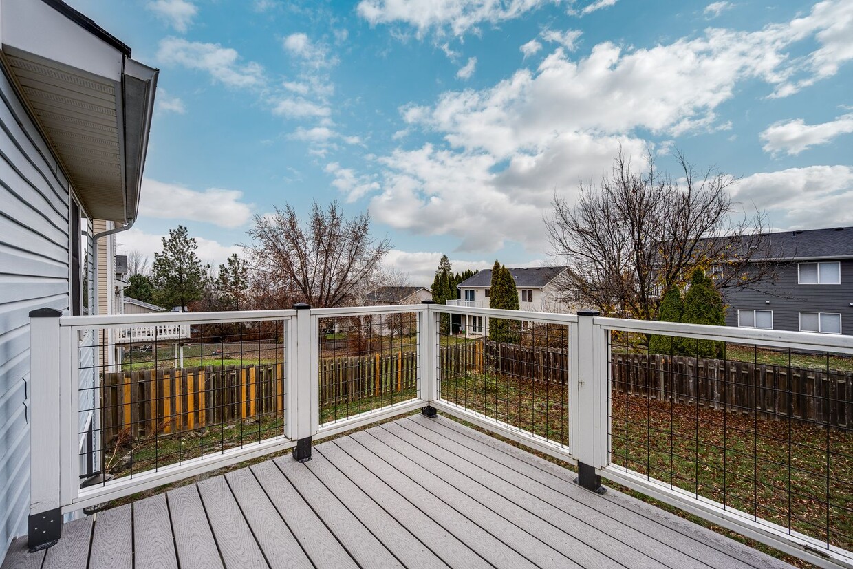 Foto principal - MOVE-IN SPECIAL! Bright & Spacious 4-Bedroom Home in One of Pullman’s Most Desirable Neighborhoods