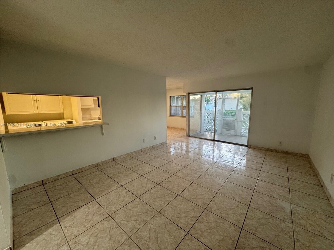 Foto principal - 2075 NW 46th Ave