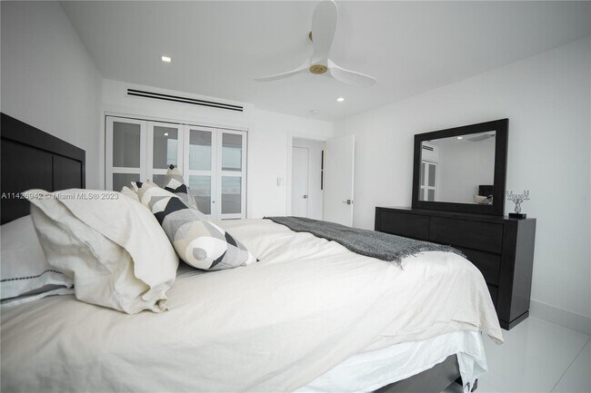 Foto del edificio - 5600 Collins Ave