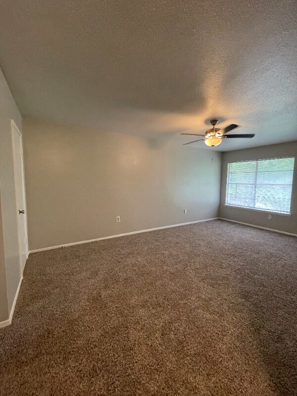 Building Photo - 2802 Lasses Blvd