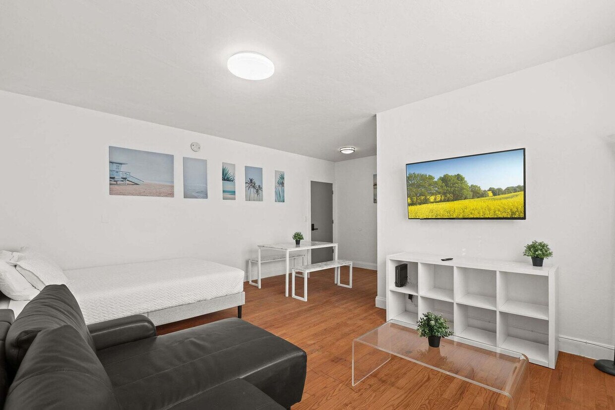 Foto principal - 7340 Harding Ave