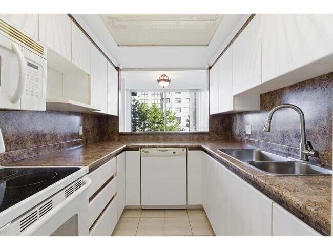 Building Photo - 13383-13108 108 Ave