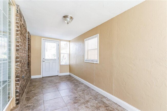 Building Photo - 1306 SW 95th St