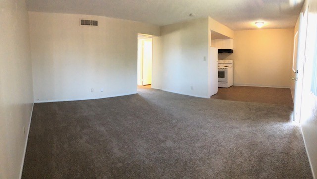 Primary Photo - 722 N Royal Crest Cir