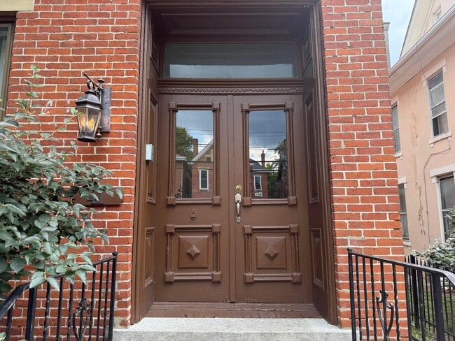 Building Photo - 41 King Ave