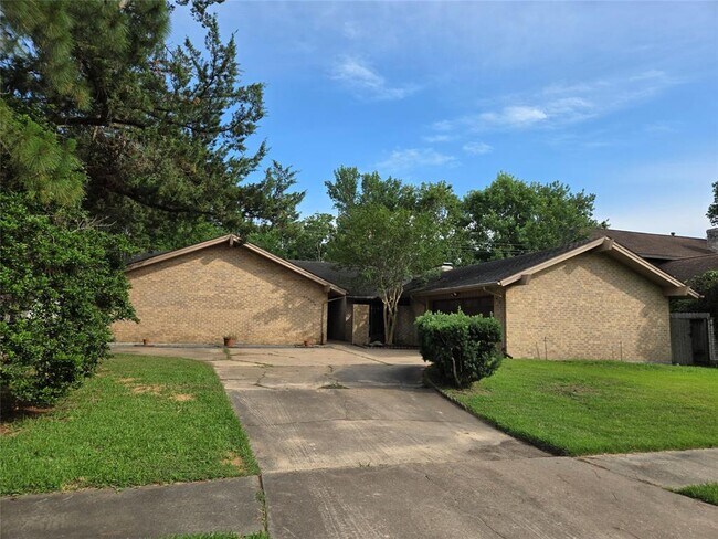 Foto del edificio - 4242 Honey Oaks Dr