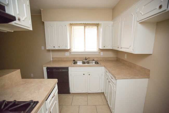 Building Photo - 5602 Briarwick Ln