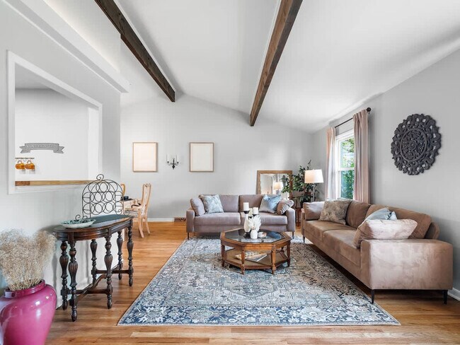 Foto del edificio - 670 Treeside Dr